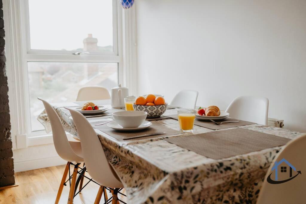 Indigo Snug - Gorgeous 2 Bed Flat In The Heart Of Κρόμερ Εξωτερικό φωτογραφία